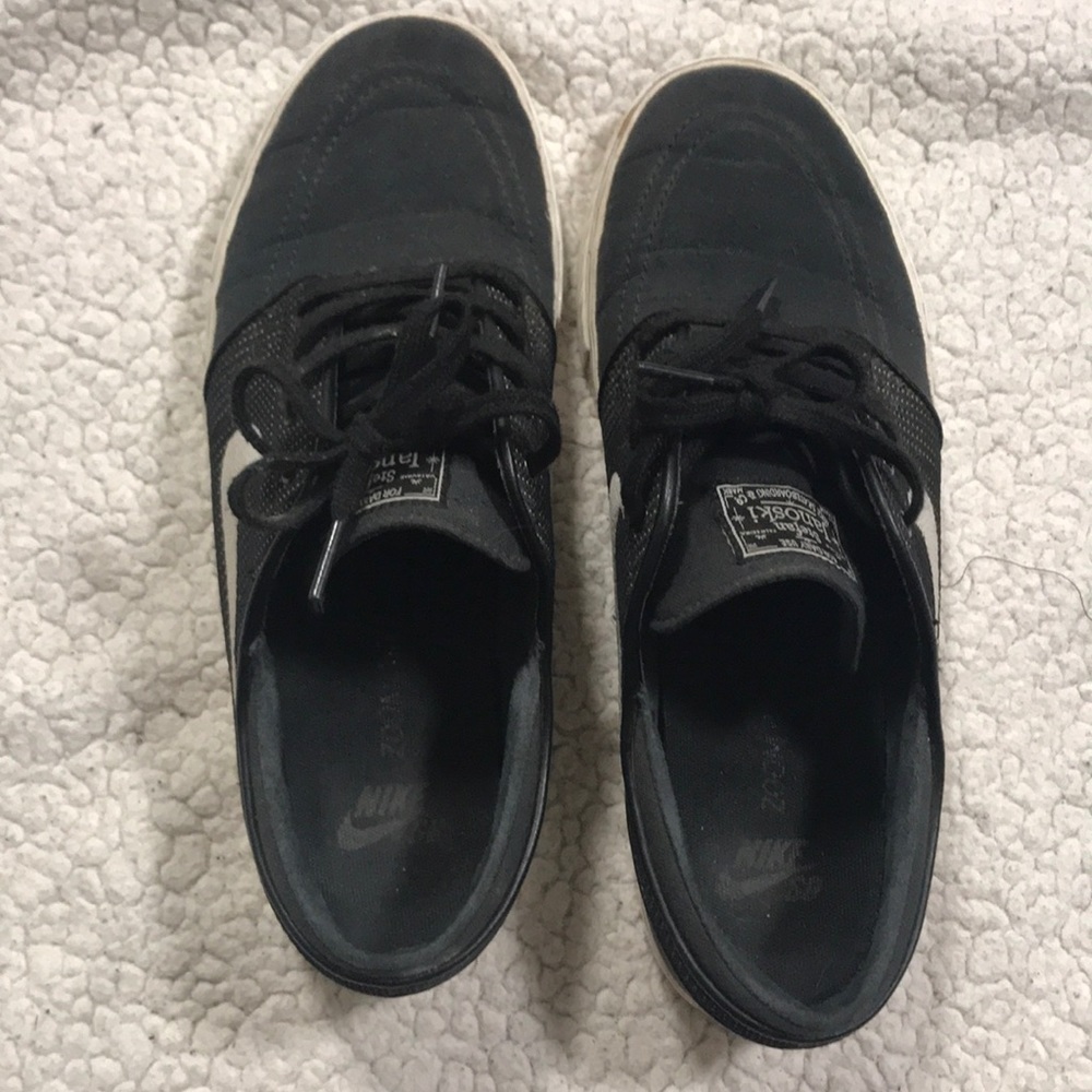 SOLD!  8 black Stefan janoski zoomair Nike sb